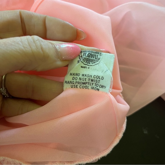 Vintage Pink 60’s Bathrobe Robe Pegnoir Floral accents full cut size Large - Picture 15 of 15